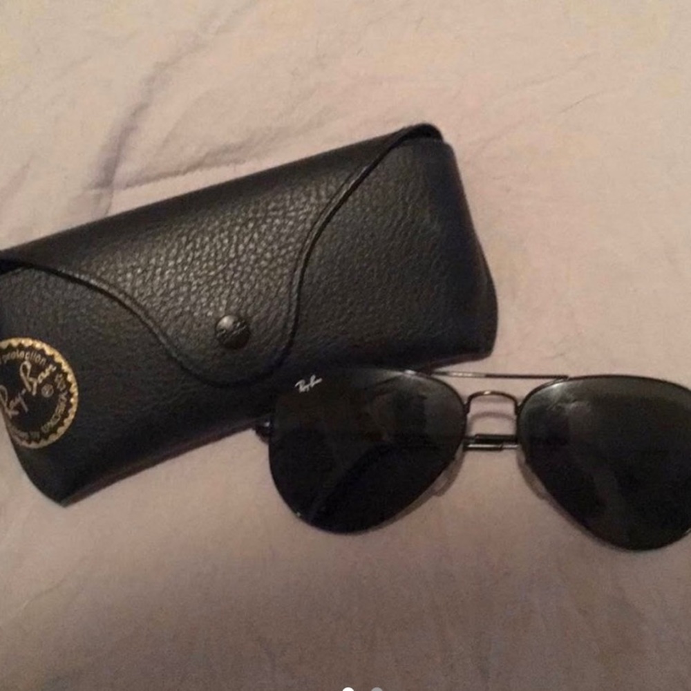 Black ray ban aviators